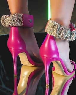 Marina Ruy Barbosa feet photo thumbnail