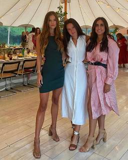 Nina Agdal feet photo thumbnail