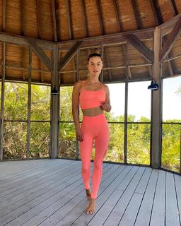 Nina Agdal feet photo thumbnail