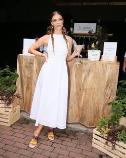 Nina Agdal feet photo thumbnail