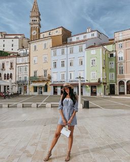Valentina Vignali feet photo thumbnail