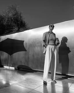 Rosie Huntington-Whiteley feet photo thumbnail