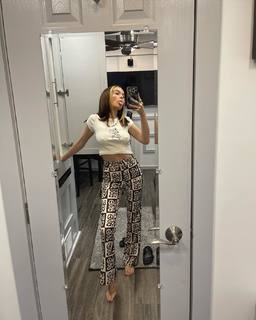 Zoey Deutch feet photo thumbnail