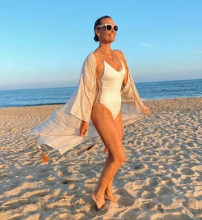 Molly Sims feet photo thumbnail