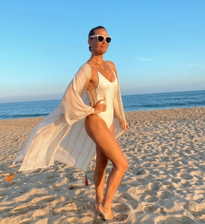 Molly Sims feet photo thumbnail