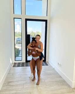 Simone Biles feet photo thumbnail