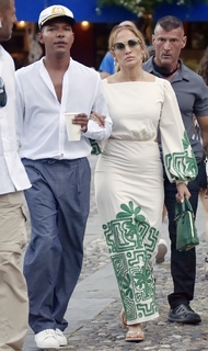 Jennifer Lopez feet photo thumbnail