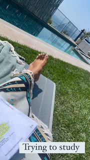 Rocsi Diaz feet photo thumbnail