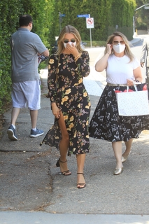 Julianne Hough feet photo thumbnail