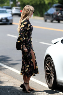 Julianne Hough feet photo thumbnail