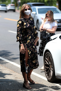 Julianne Hough feet photo thumbnail