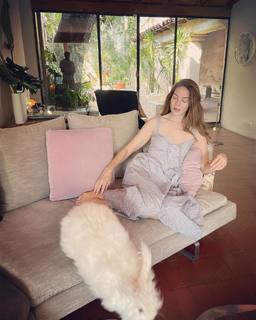 Michelle Monaghan feet photo thumbnail