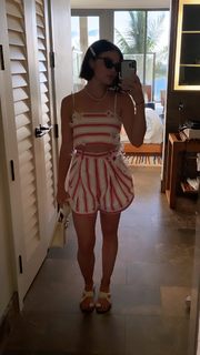 Lucy Hale feet photo thumbnail