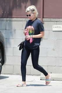 Kate Mara feet photo thumbnail