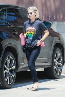 Kate Mara feet photo thumbnail