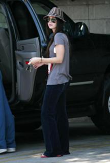 Megan Fox feet photo thumbnail