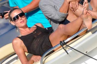 Heidi Klum feet photo thumbnail