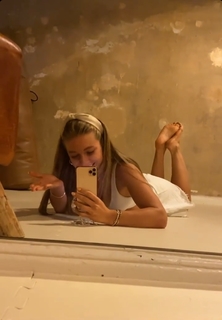 Lola Weippert feet photo thumbnail