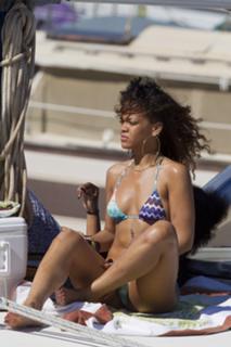 Rihanna feet photo thumbnail