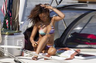 Rihanna feet photo thumbnail