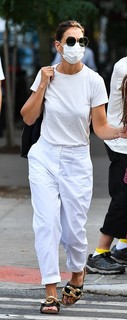 Katie Holmes feet photo thumbnail