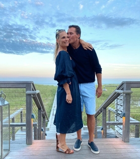 Molly Sims feet photo thumbnail
