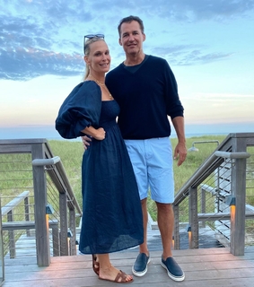 Molly Sims feet photo thumbnail