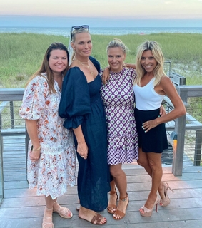 Molly Sims feet photo thumbnail