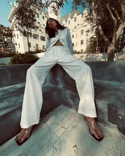 Phoebe Tonkin feet photo thumbnail