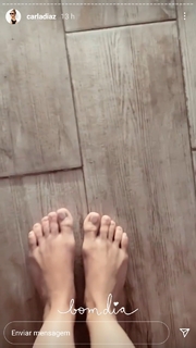 Carla Diaz feet photo thumbnail