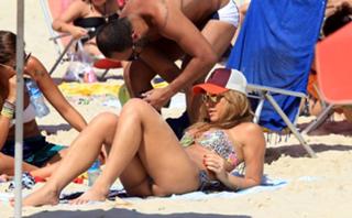 Sabrina Sato feet photo thumbnail