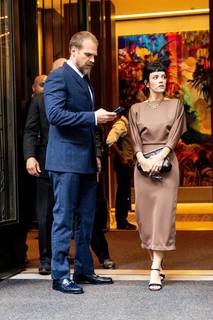 Lily Allen feet photo thumbnail