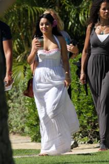 Vanessa Hudgens feet photo thumbnail