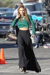 AnnaLynne McCord feet photo thumbnail