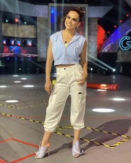 Tania Rincón feet photo thumbnail