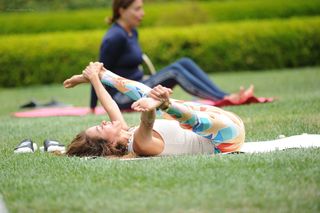Brooke Burke feet photo thumbnail