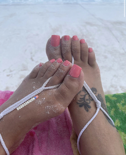 Deedee Rican feet photo thumbnail