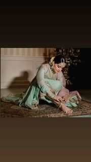 Sonam Kapoor feet photo thumbnail