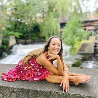 Kino MacGregor feet photo thumbnail
