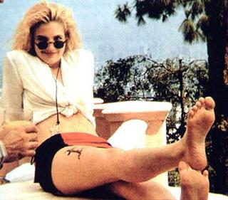 Drew Barrymore feet photo thumbnail