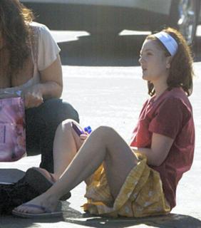 Drew Barrymore feet photo thumbnail