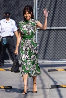 Minnie Driver feet photo thumbnail