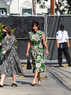 Minnie Driver feet photo thumbnail