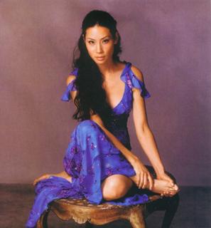 Lucy Liu feet photo thumbnail