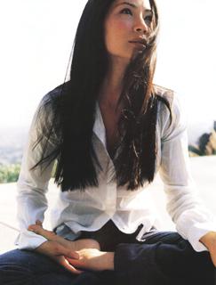 Lucy Liu feet photo thumbnail