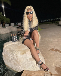 Nicki Minaj feet photo thumbnail