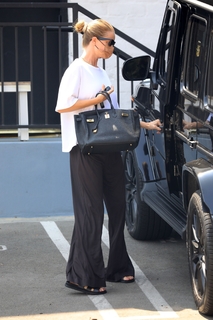 Rosie Huntington-Whiteley feet photo thumbnail