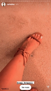 Carla Diaz feet photo thumbnail