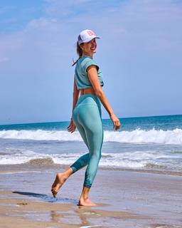 Alessandra Ambrosio feet photo thumbnail