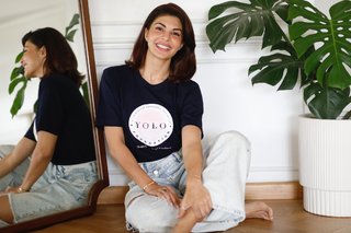 Jacqueline Fernandez feet photo thumbnail